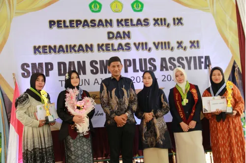 Membawa Assyifa ke Mana Pun Melangkah: Air Mata, Doa, dan Janji dalam Pelepasan 110 Wisudawan SMP–SMA Plus Assyifa