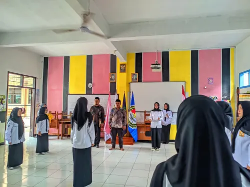 Dari Latihan Disiplin Menuju Pengabdian: 14 Siswa Resmi Dilantik sebagai Paskibra Assyifa 2026